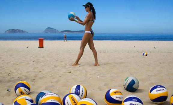 Чем пляжный волейбол отличается от классического?