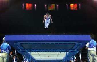 Как устроен олимпийский турнир по прыжкам на батуте?