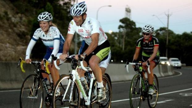 Разрешается ли велосипедистам использовать радиосвязь во время гонки? 