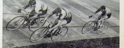 Где и когда состоялись первые соревнования велосипедистов?