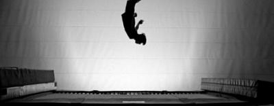 Какие соревнования проводятся в прыжках на батуте?