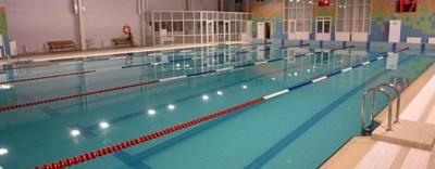 Камим должен быть бассейн, где проводят соревнования по синхронному плаванию?